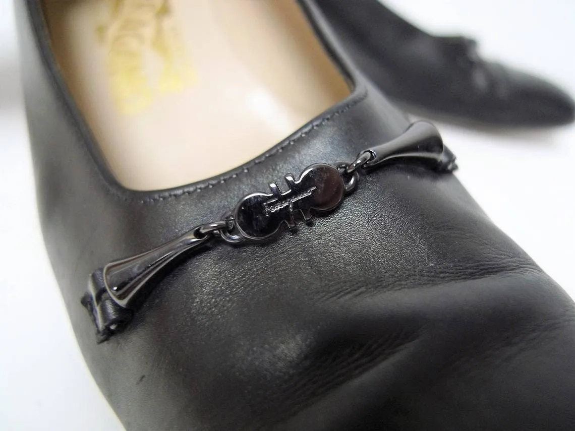 00's Classic Black Leather Pumps by Salvatore Ferragamo