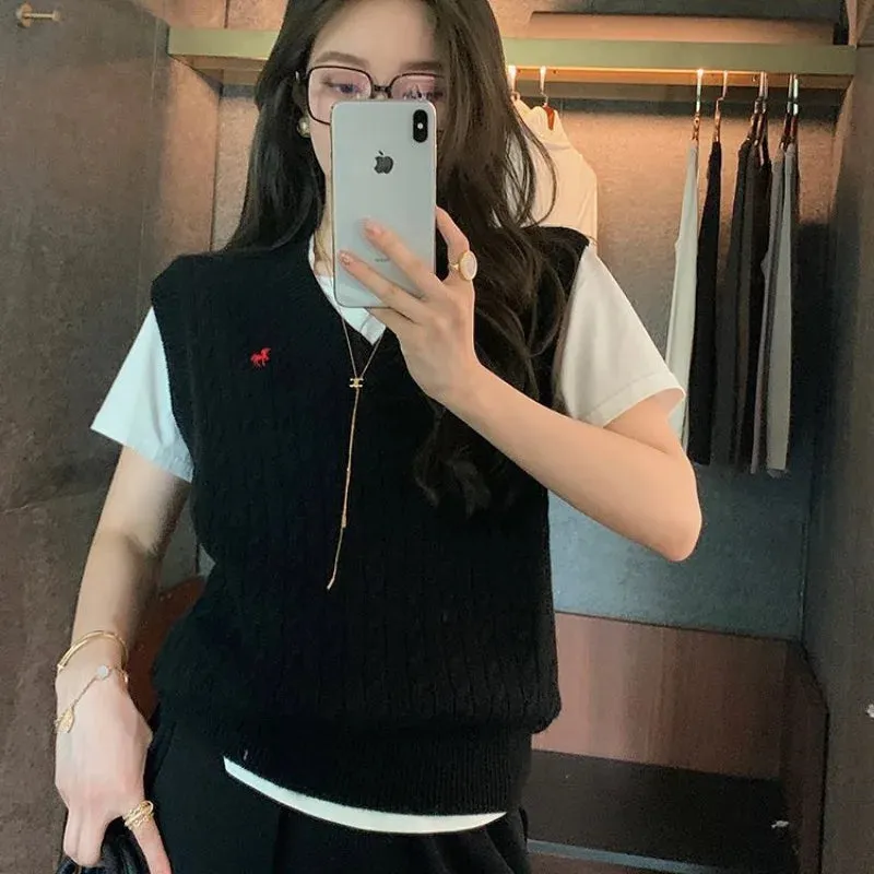 Embroidered V-neck Sweater Knit Vest Women 2024 Fashion Autumn Loose Knitted Outerwear Vintage Solid Sleeveless Female Top Warm