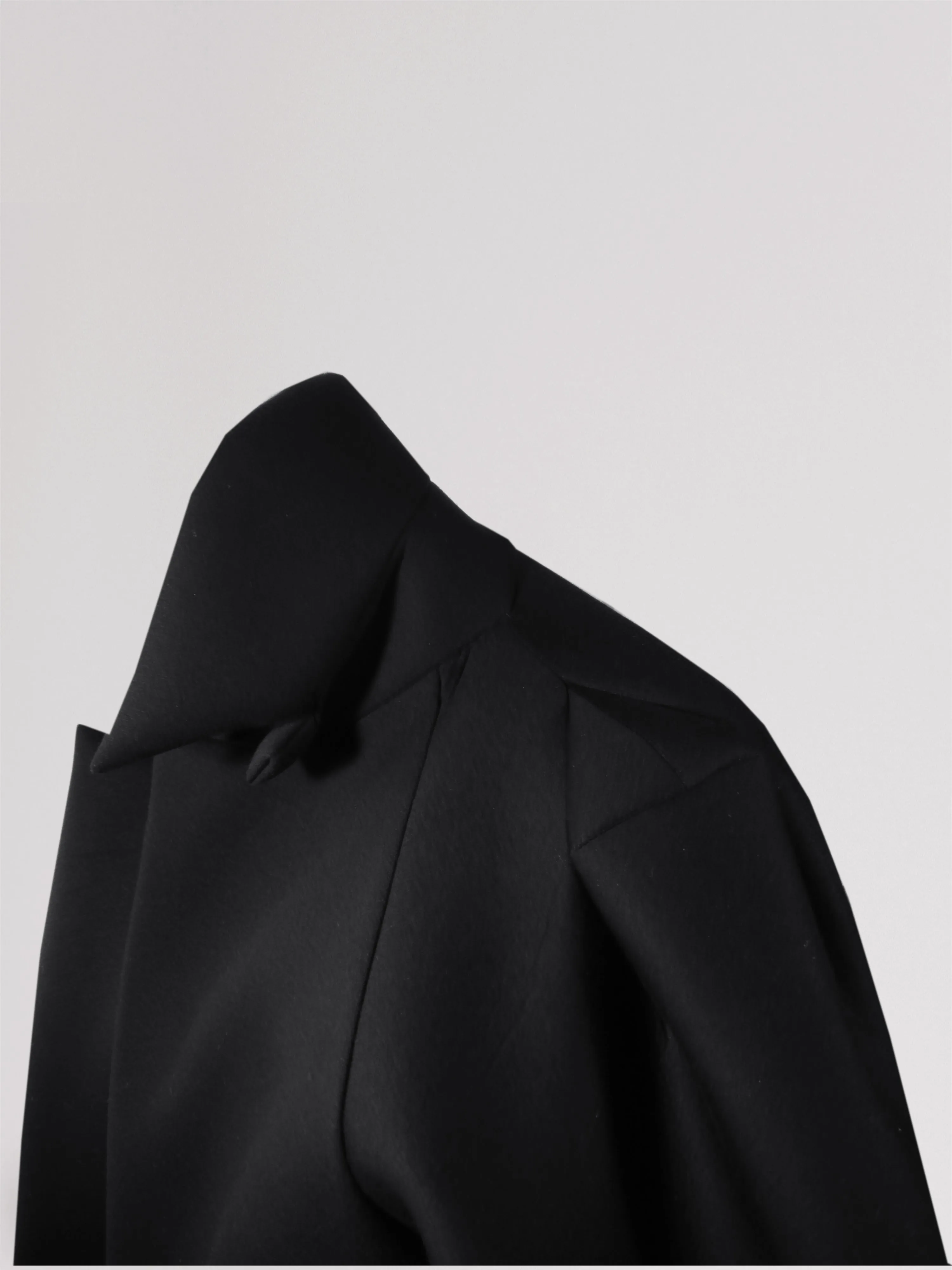 Origami Stain Collar Wool Coat / Black