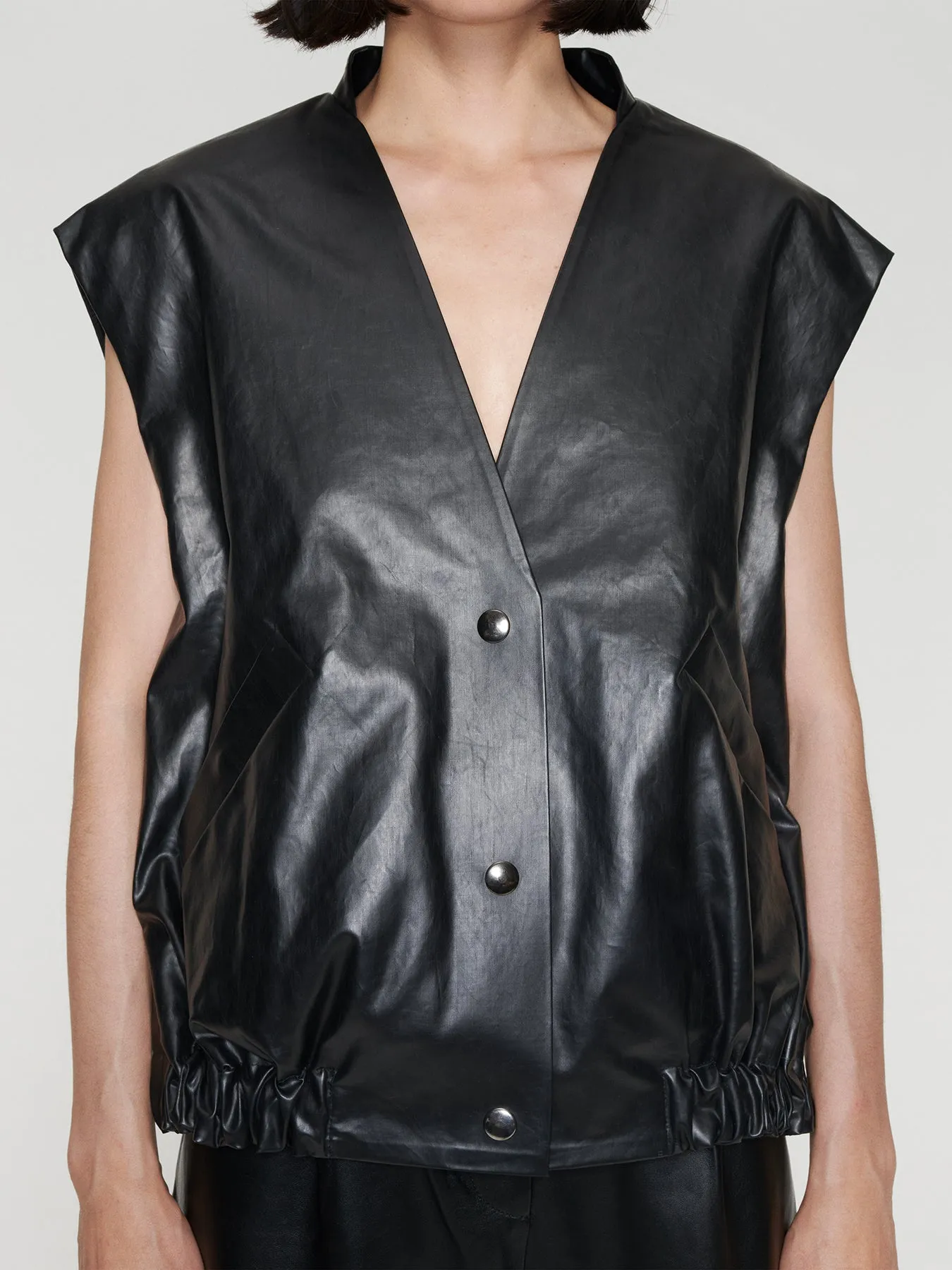 Sleeveless bomber oil | black